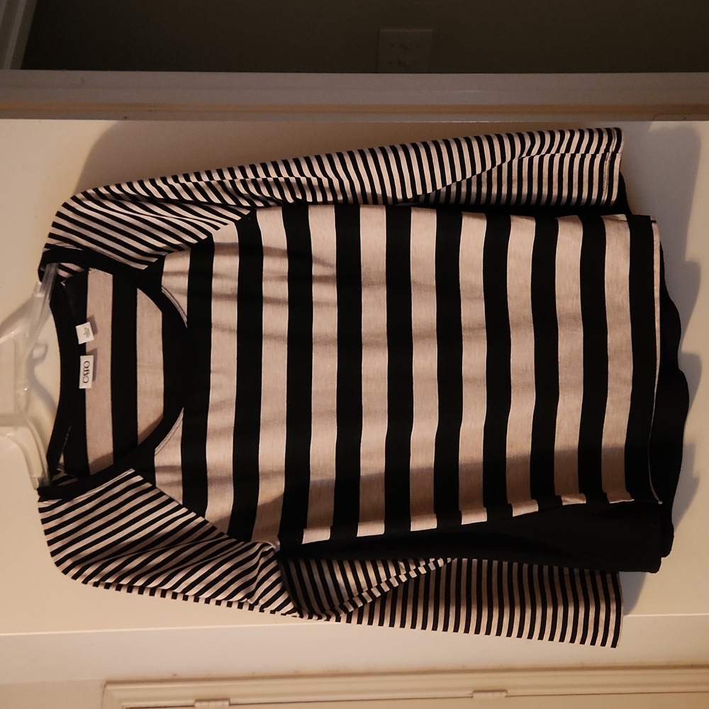 Long sleeve knit top size Large.
